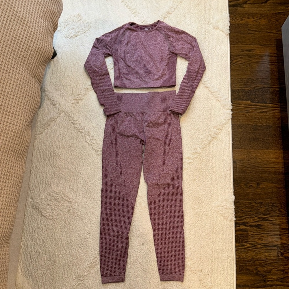 Seamless Matching Workout Set - Picture 2 of 4